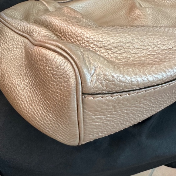 Authentic GUCCI Pebbled Leather Sukey bag - metallic Dusty Rose Gold - Picture 9 of 13
